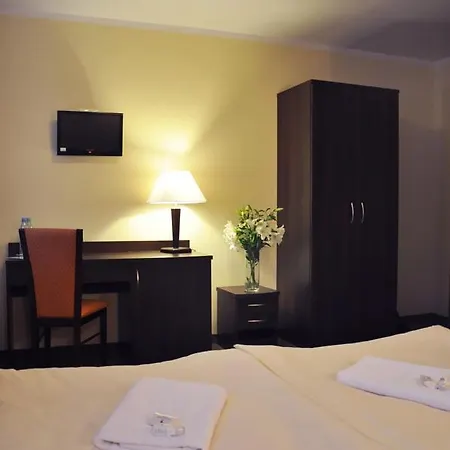 Pojezierze מלון 2*